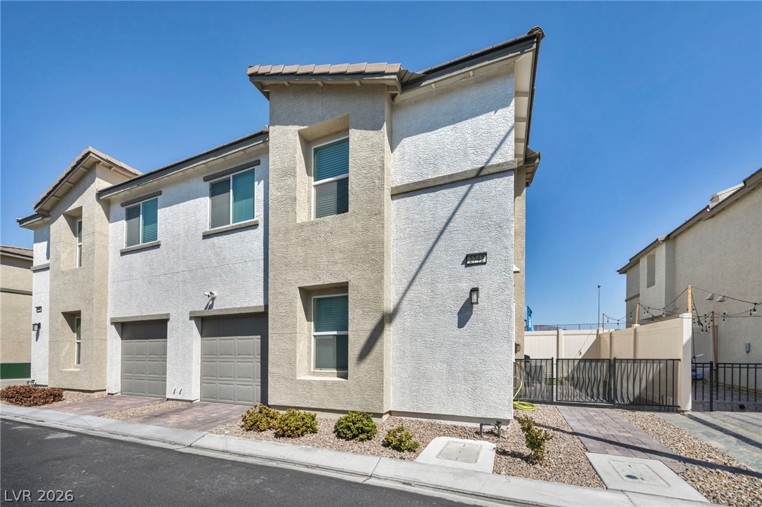 Photo 8 of 39, 2742 Champagne Gold Avenue