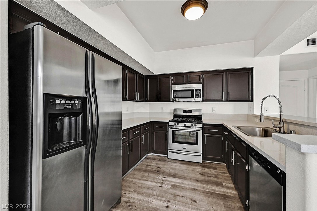 Photo 8 of 25, 1513 Truett Street #104