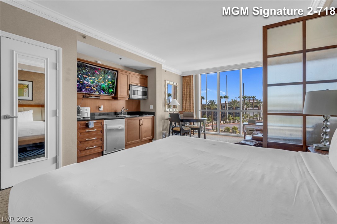 Photo 10 of 41, 135 E Harmon Avenue #218