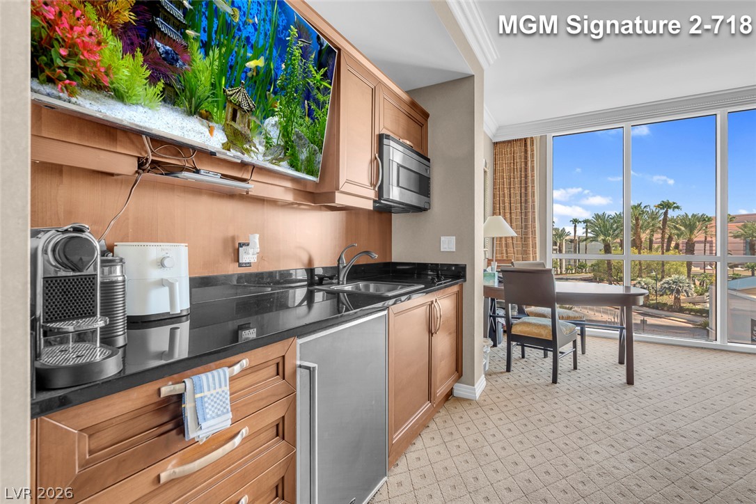 Photo 12 of 41, 135 E Harmon Avenue #218