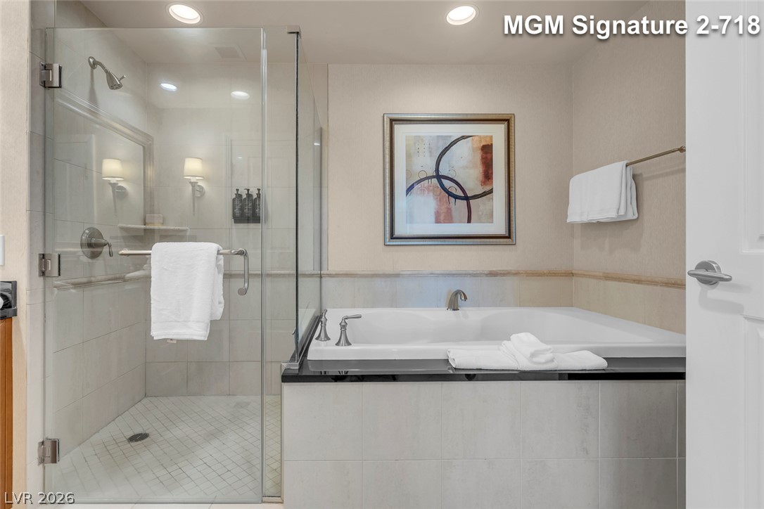 Photo 34 of 41, 135 E Harmon Avenue #218