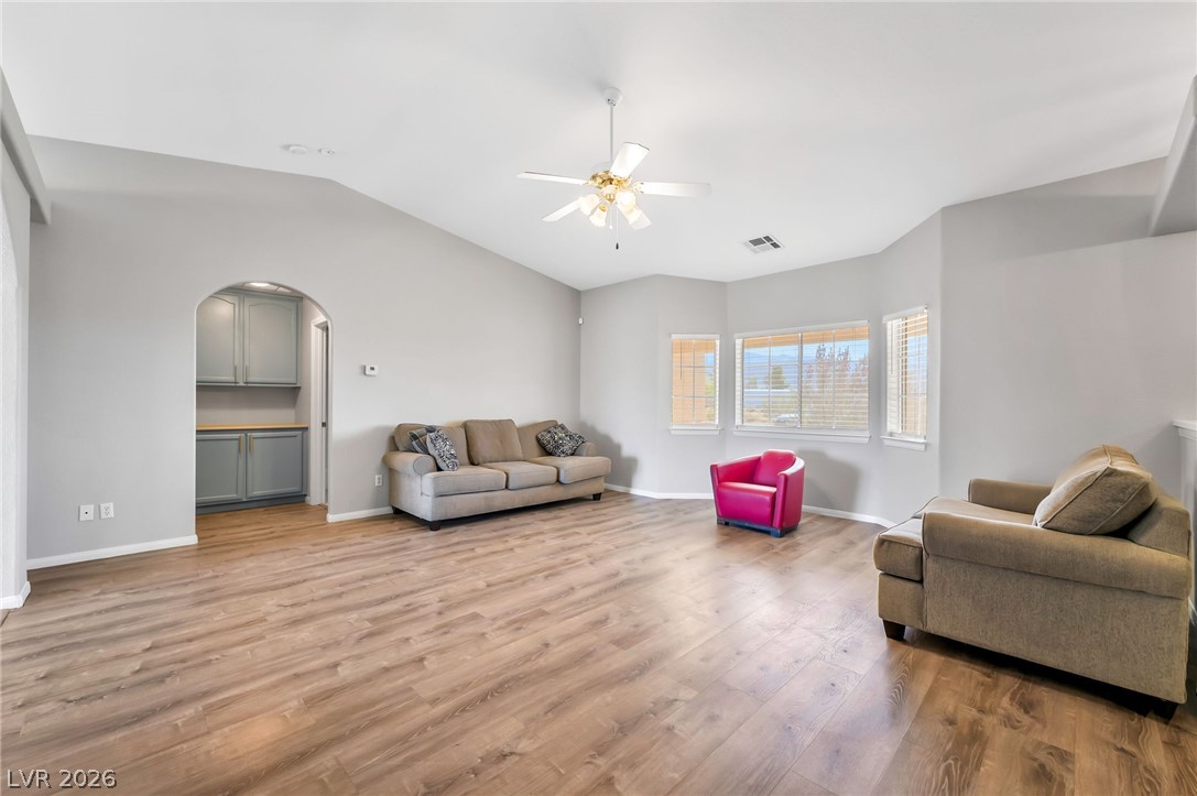 Photo 6 of 33, 2620 Sagebrush Avenue