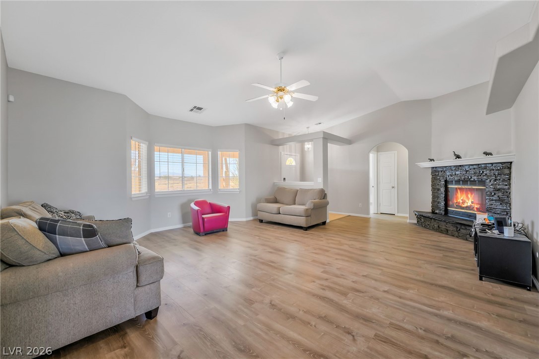 Photo 7 of 33, 2620 Sagebrush Avenue
