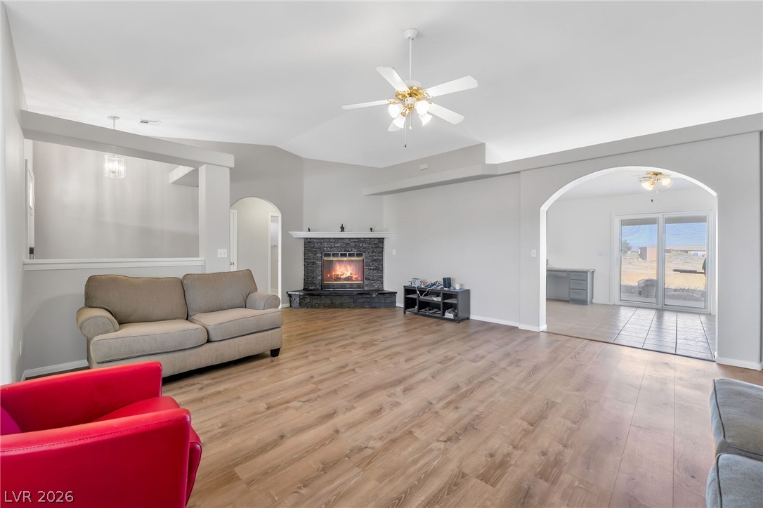 Photo 8 of 33, 2620 Sagebrush Avenue