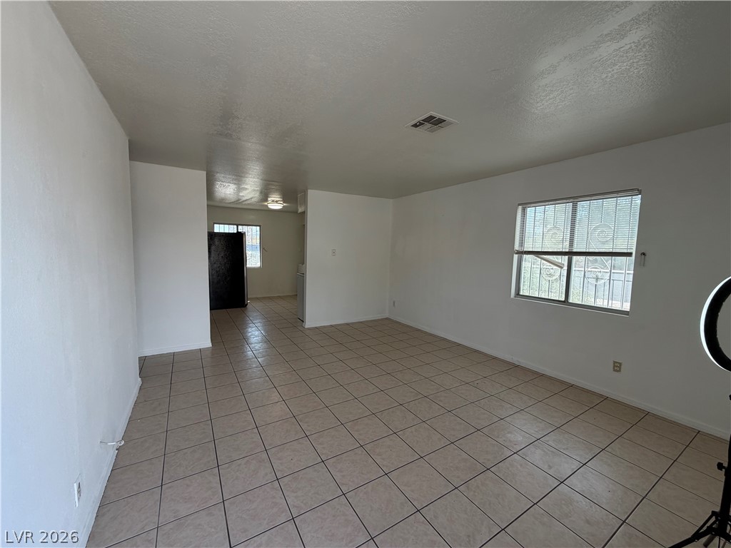Photo 4 of 425 E Merlayne Drive
