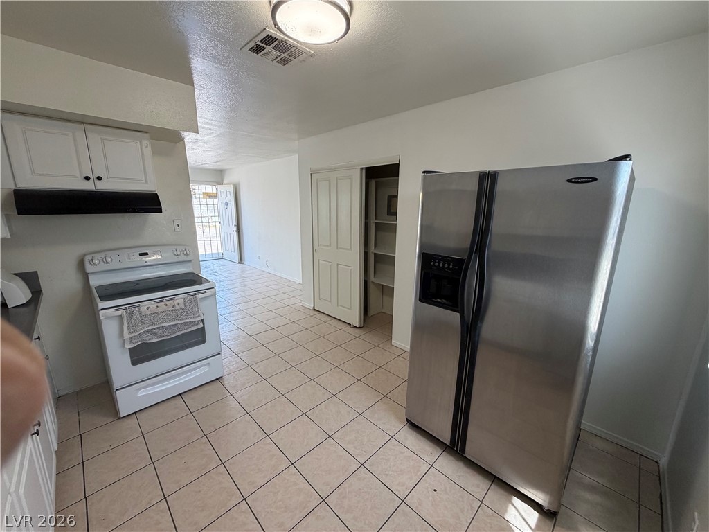 Photo 6 of 6, 425 E Merlayne Drive