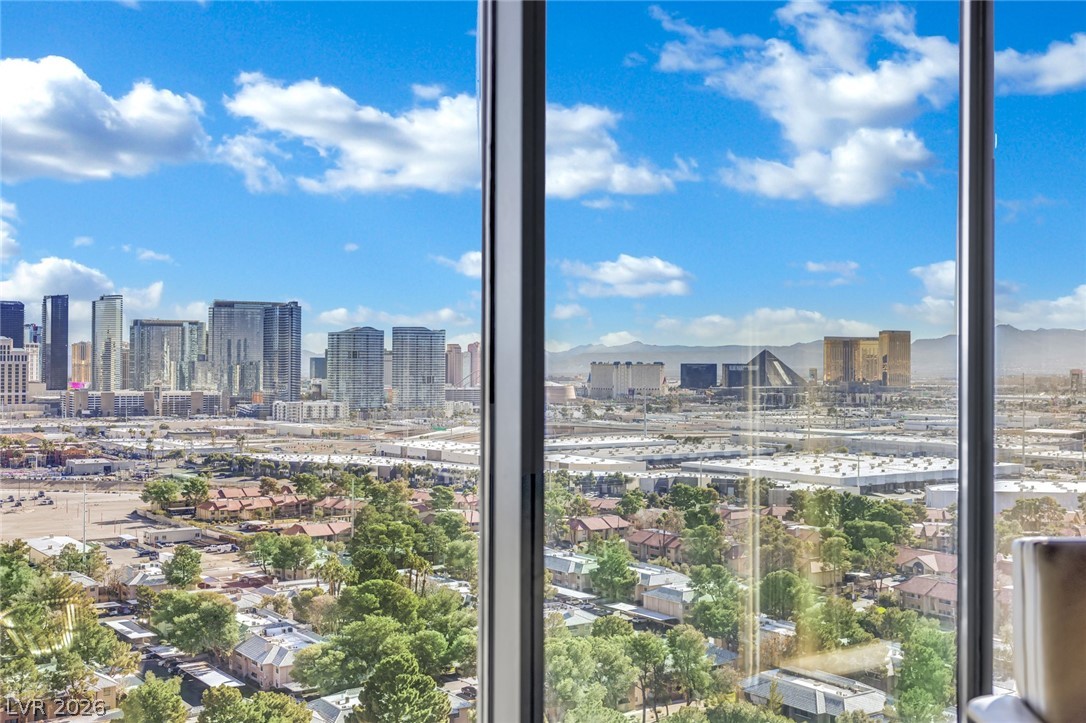 Photo 31 of 71, 4381 W Flamingo Road #2022