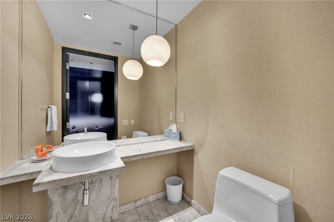 Photo 25 of 71, 4381 W Flamingo Road #2022