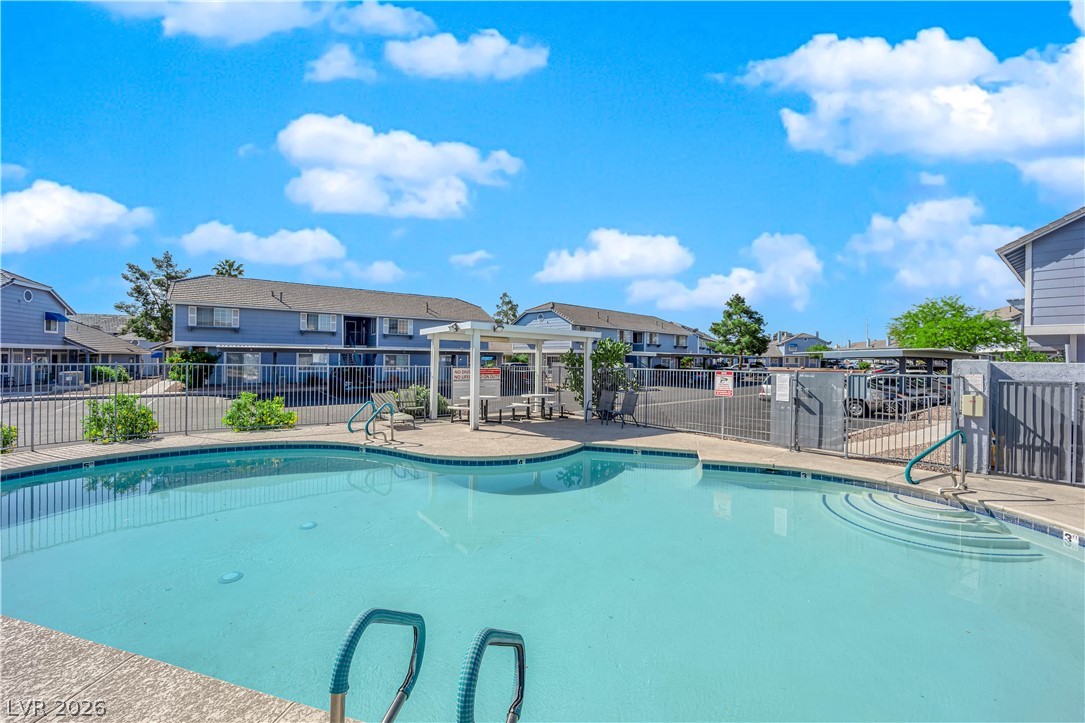 Photo 6 of 25, 5340 Rod Court #102