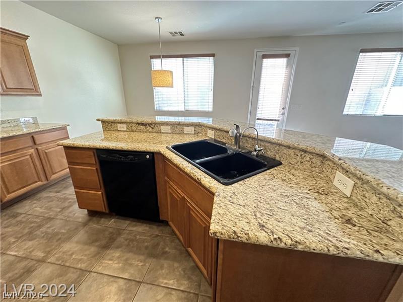 Photo 8 of 40, 545 NEWBERRY SPRINGS Drive