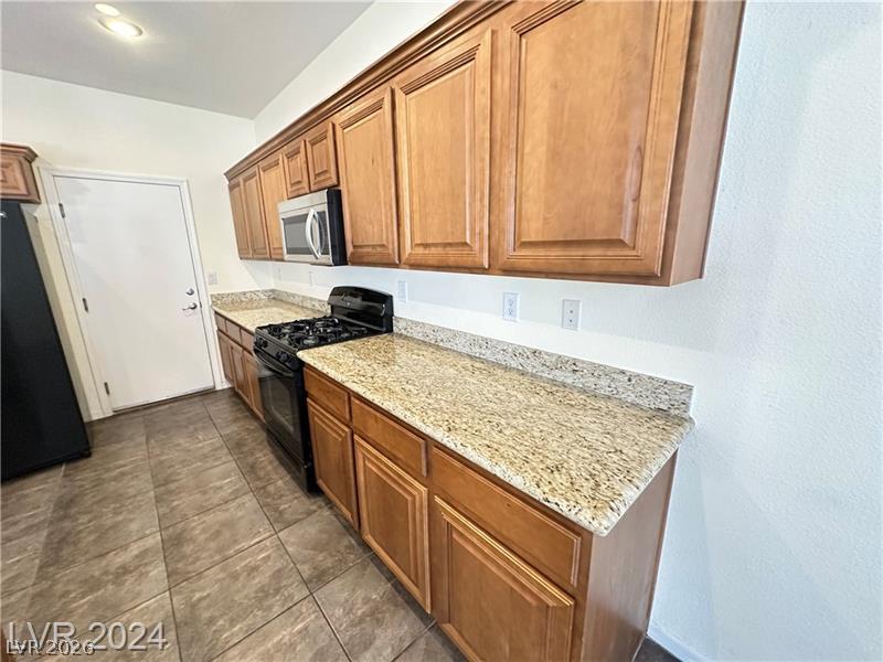 Photo 12 of 40, 545 NEWBERRY SPRINGS Drive