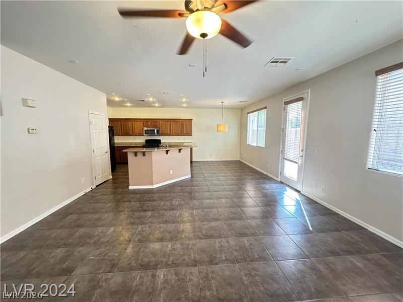 Photo 17 of 40, 545 NEWBERRY SPRINGS Drive
