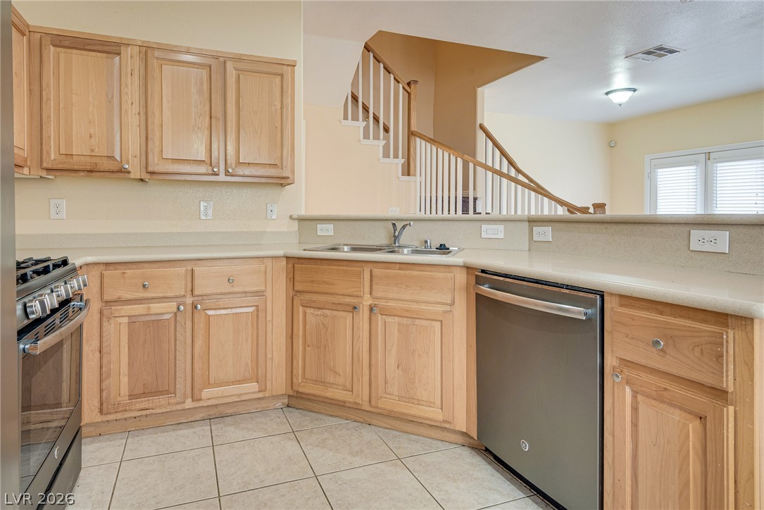 Photo 10 of 29, 9068 Bushy Tail Avenue #102