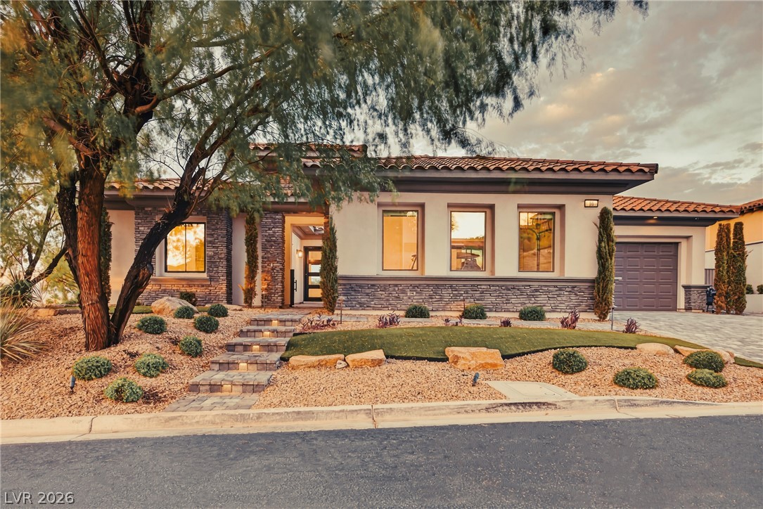 10 Camino La Venta Court, Henderson 89011