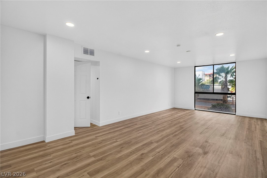 Photo 8 of 34, 3930 University Center Drive #103