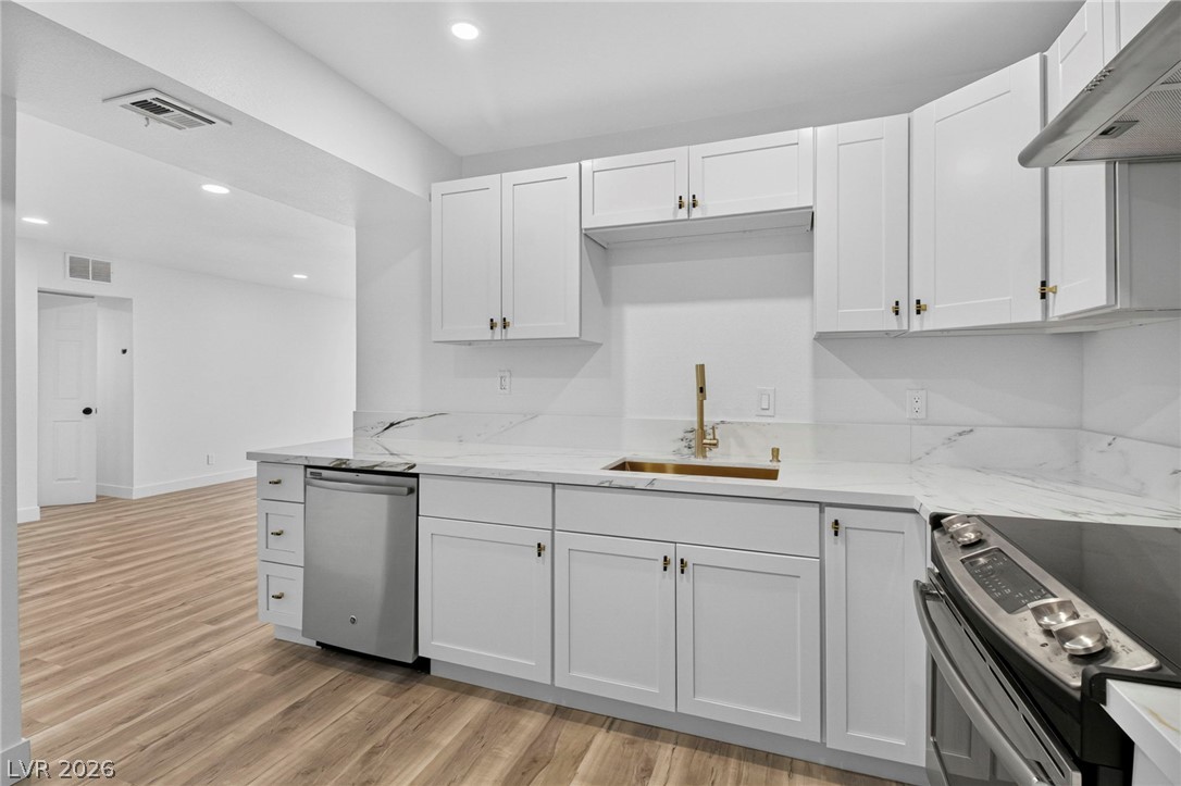 Photo 11 of 34, 3930 University Center Drive #103