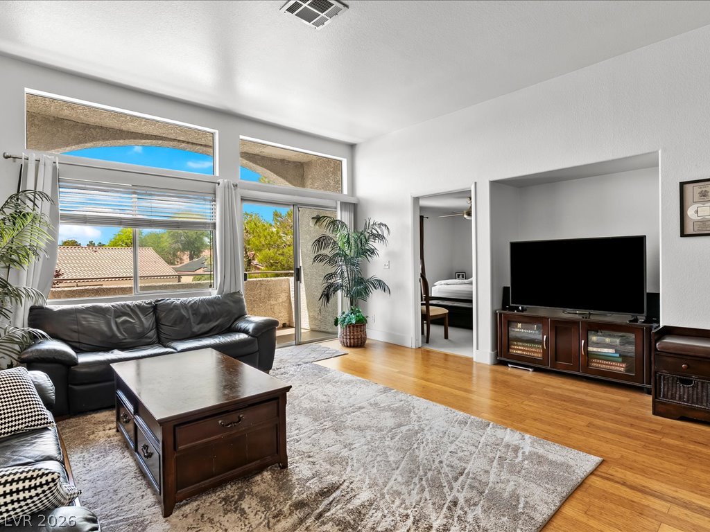 Photo 6 of 43, 3125 N Buffalo Drive #2092