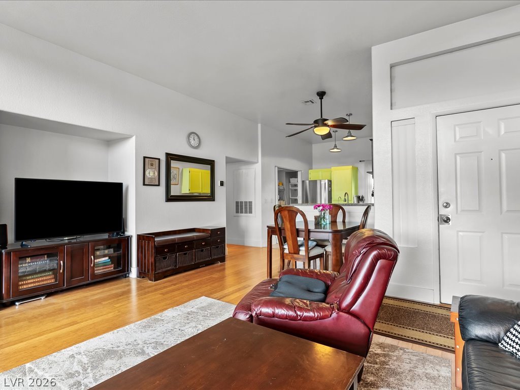 Photo 7 of 43, 3125 N Buffalo Drive #2092