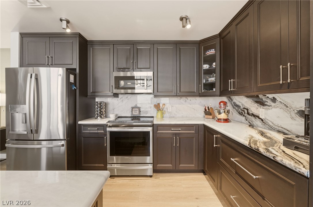 Photo 17 of 69, 200 W Sahara Avenue #4004