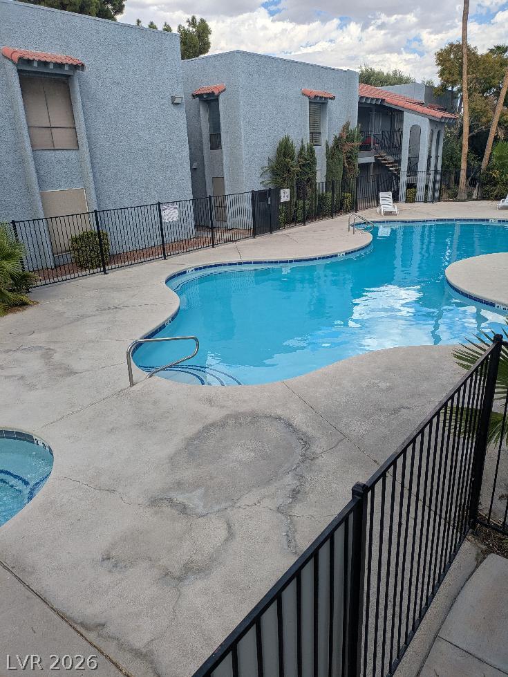 Photo 13 of 14, 5175 Caliente Street #122