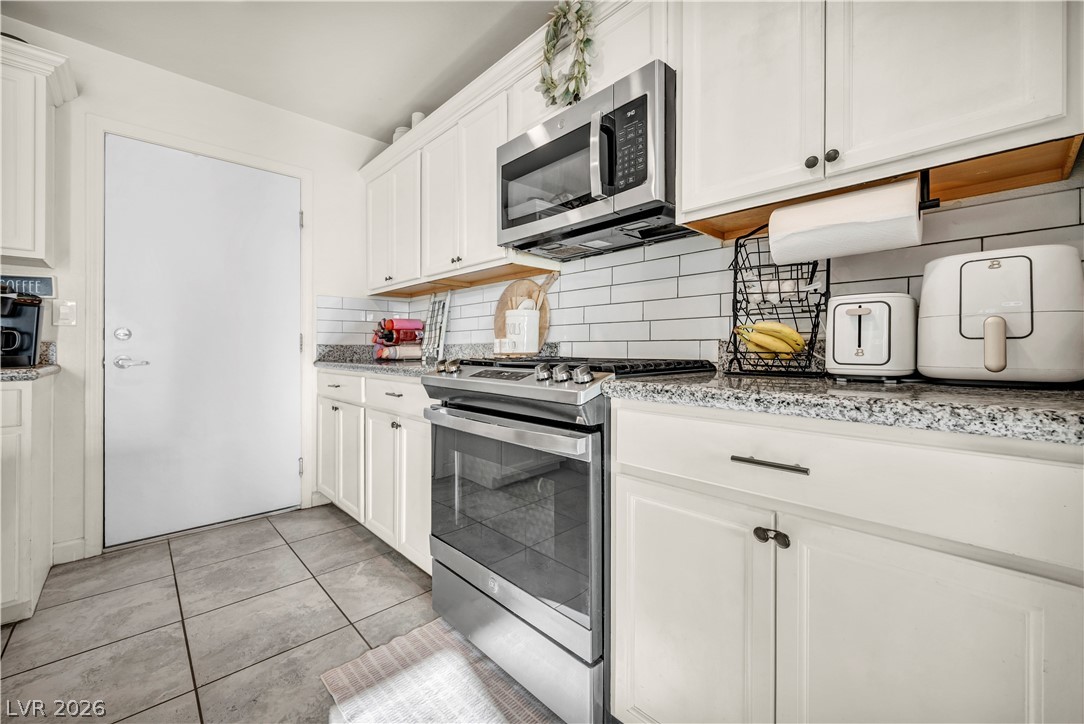 Photo 11 of 27, 5037 Bloodhound Street