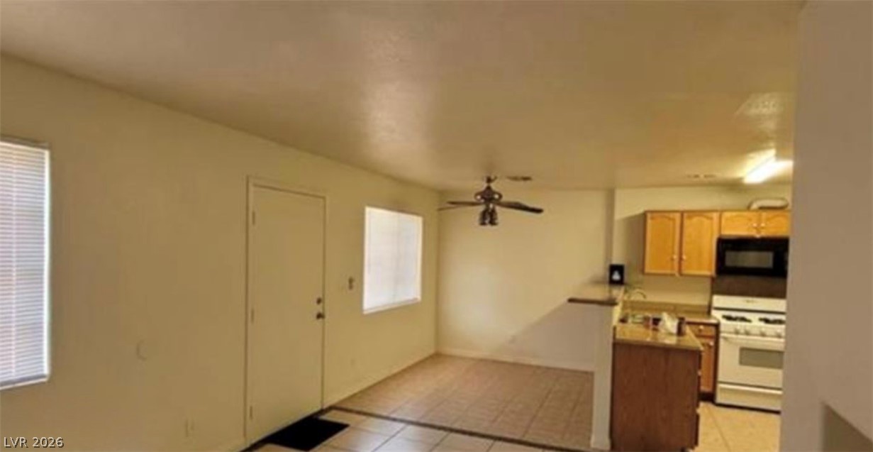 Photo 7 of 26, 2501 Charleville Avenue #104