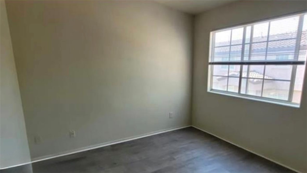 Photo 11 of 26, 2501 Charleville Avenue #104
