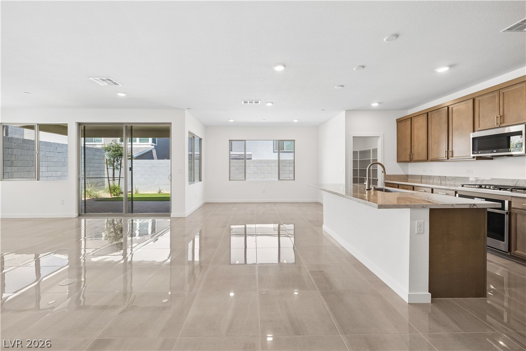 Photo 4 of 10456 Mountain Aster Avenue