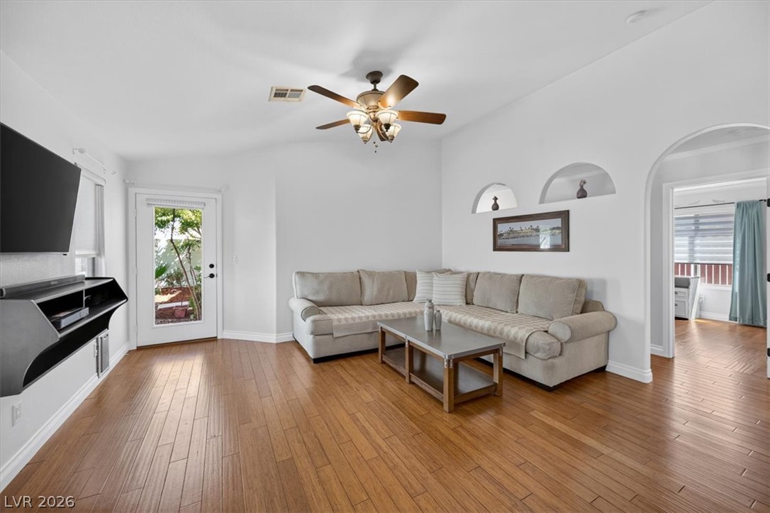 Photo 10 of 31, 9686 Giddings Avenue