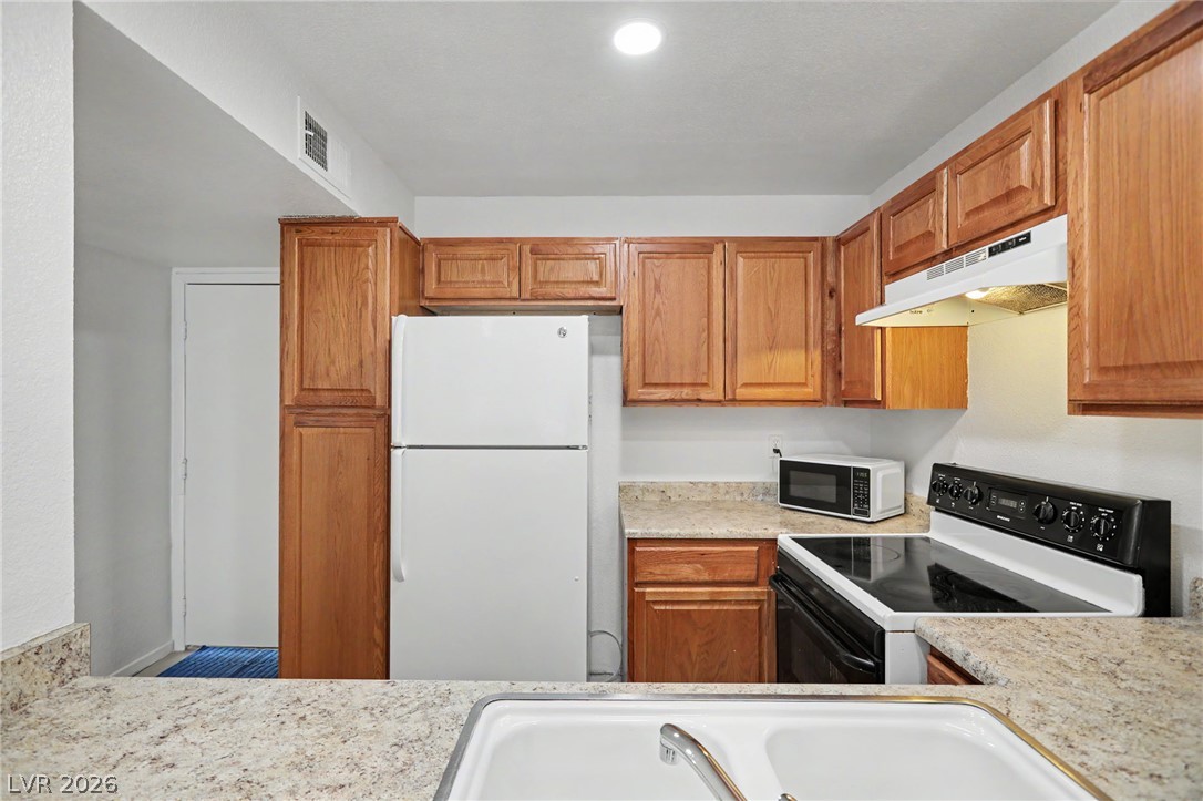 Photo 9 of 26, 5549 Orchard Lane