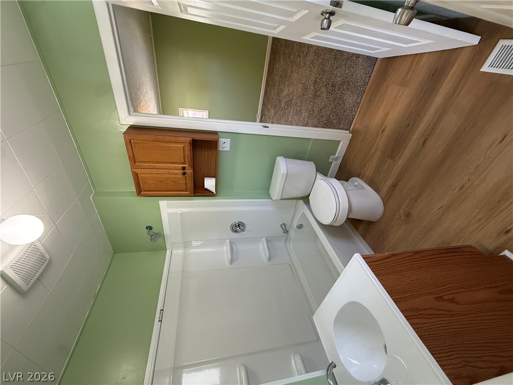 Photo 6 of 17, 850 Avenue I