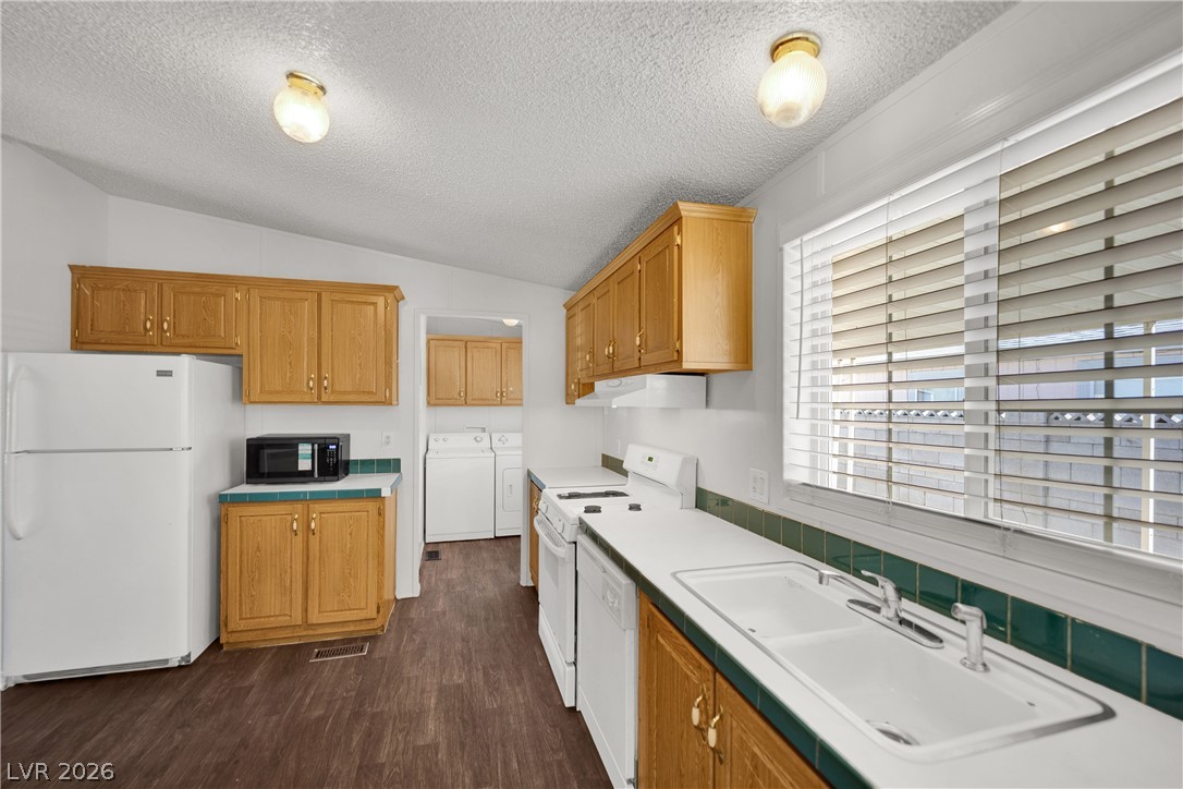 Photo 11 of 34, 5914 Sassy Rose Drive