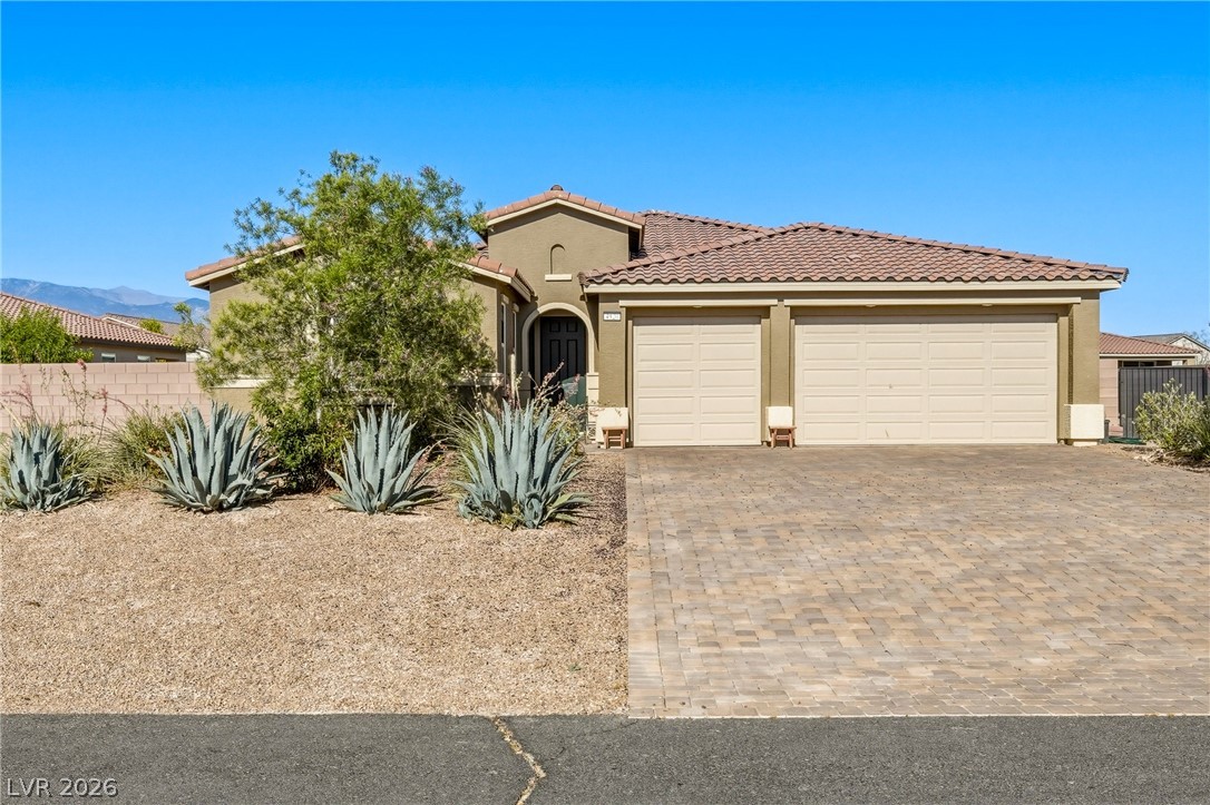 Photo 2 of 4920 Peppertree Street