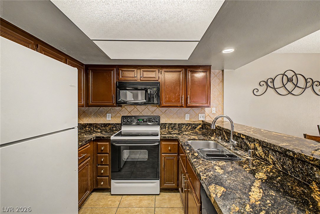 Photo 10 of 32, 2753 Lodestone Drive #0
