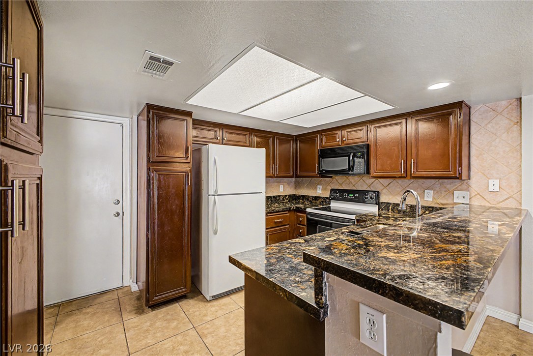 Photo 12 of 32, 2753 Lodestone Drive #0