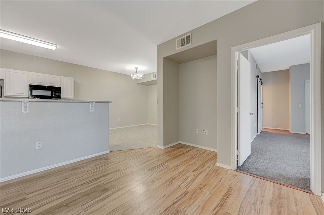 Photo 7 of 31, 1401 N Michael Way #123