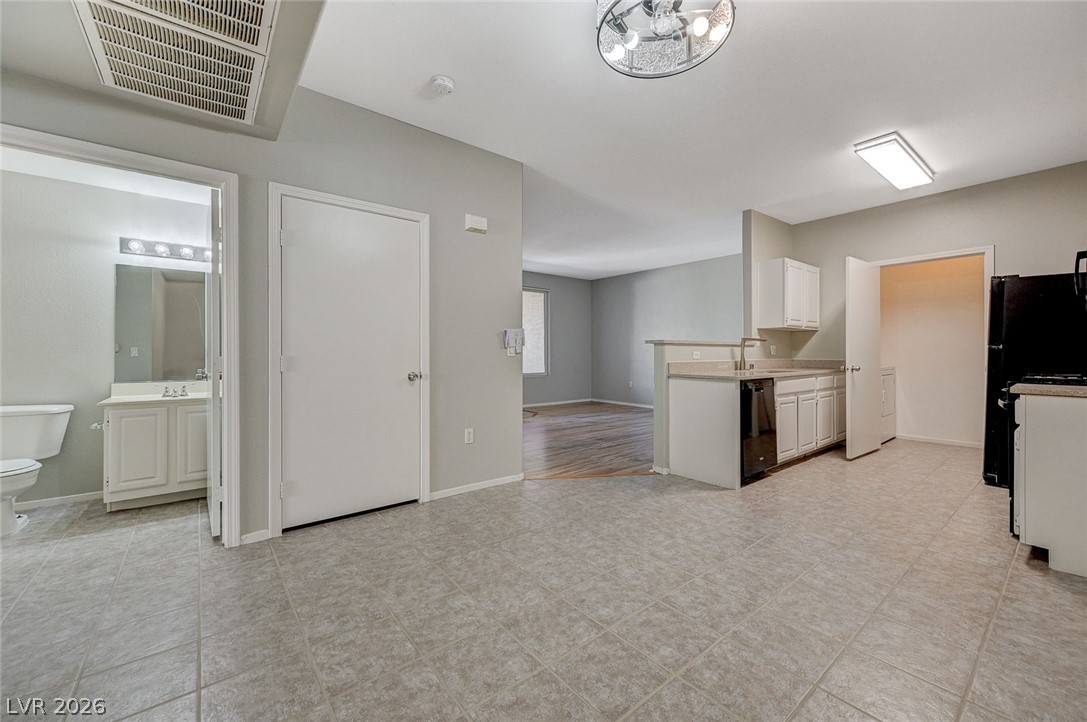 Photo 10 of 31, 1401 N Michael Way #123