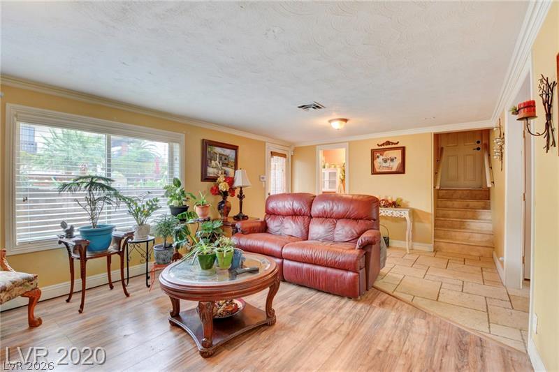 Photo 6 of 31, 1804 Chapman Drive