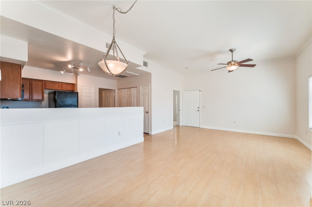 Photo 12 of 34, 9303 W GILCREASE Avenue #2189