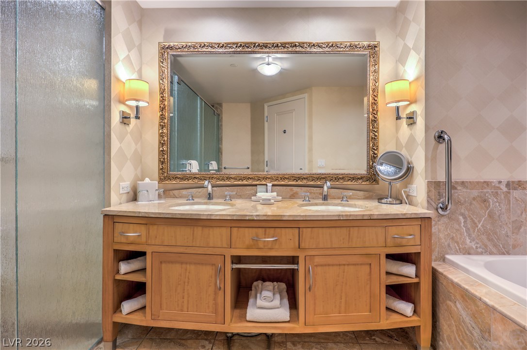 Photo 24 of 37, 2000 N Fashion Show Drive #2900