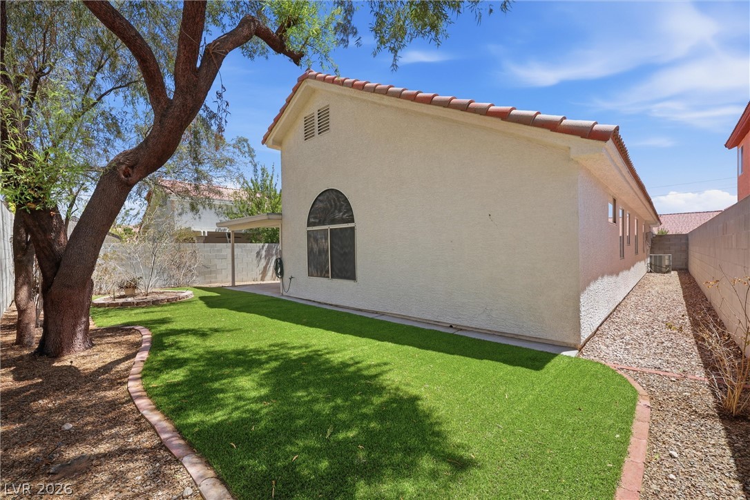 Photo 9 of 27, 1221 Rainbow Meadows Drive