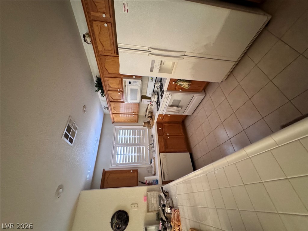 Photo 10 of 17, 3327 Erva Street #203