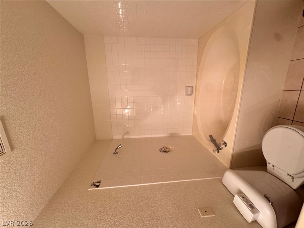 Photo 15 of 17, 3327 Erva Street #203