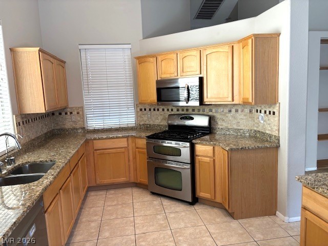 Photo 11 of 43, 7545 Coral River Drive