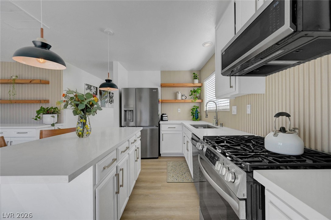 Photo 18 of 50, 2547 Wolverton Avenue