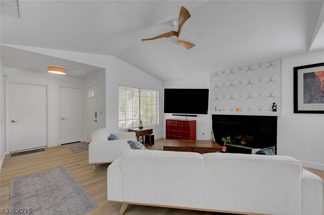 Photo 3 of 2547 Wolverton Avenue