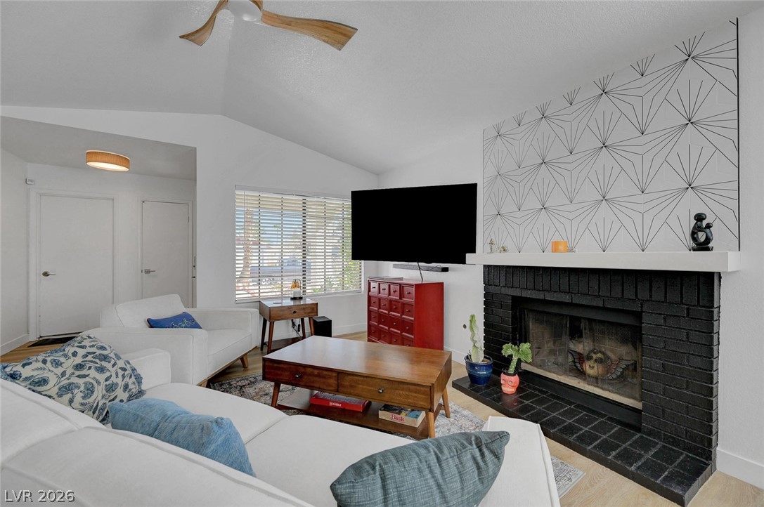 Photo 4 of 2547 Wolverton Avenue