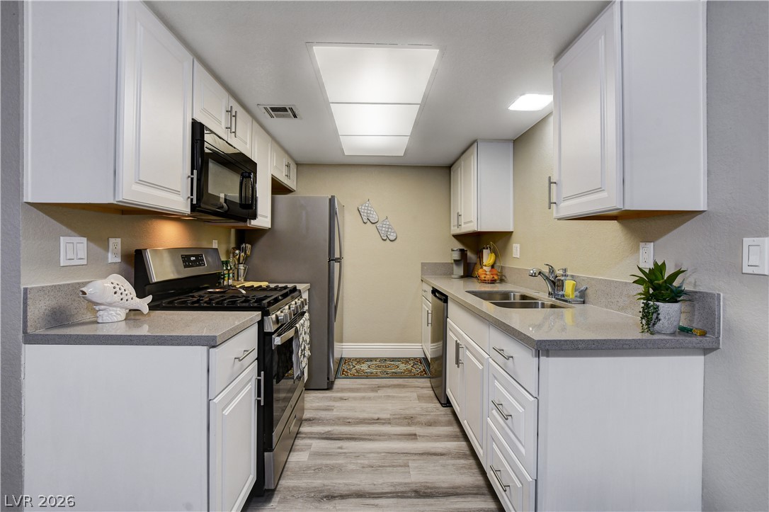 Photo 12 of 32, 445 N Lamb Boulevard #C