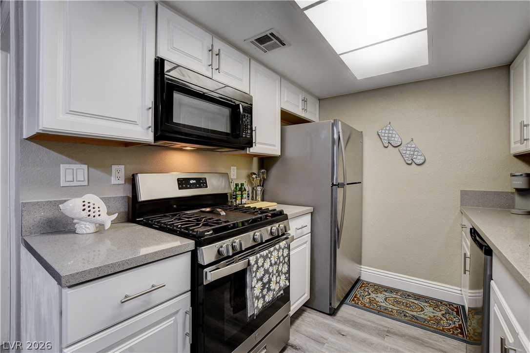 Photo 13 of 32, 445 N Lamb Boulevard #C