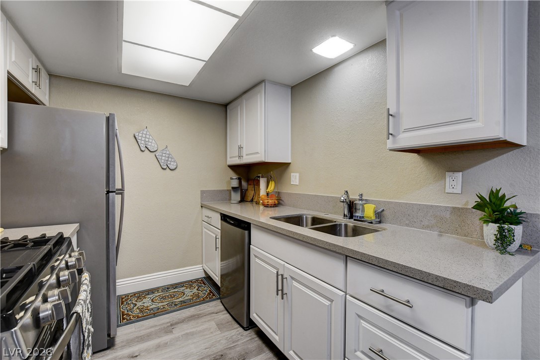 Photo 14 of 32, 445 N Lamb Boulevard #C